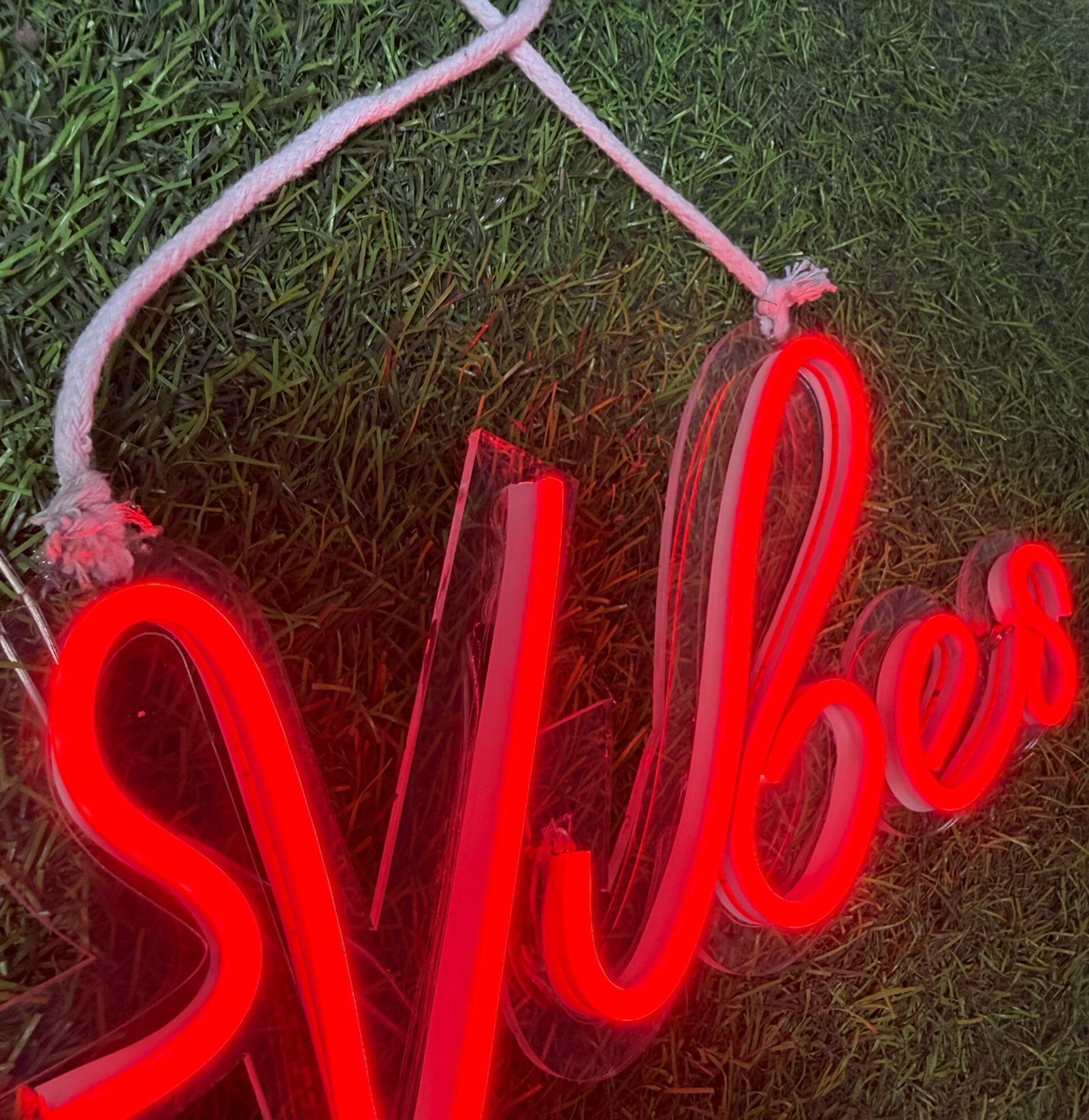Neon Sign - Vibes 8 inch(Red)